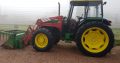 John Deere 2250 con pala Frontal Mailleux