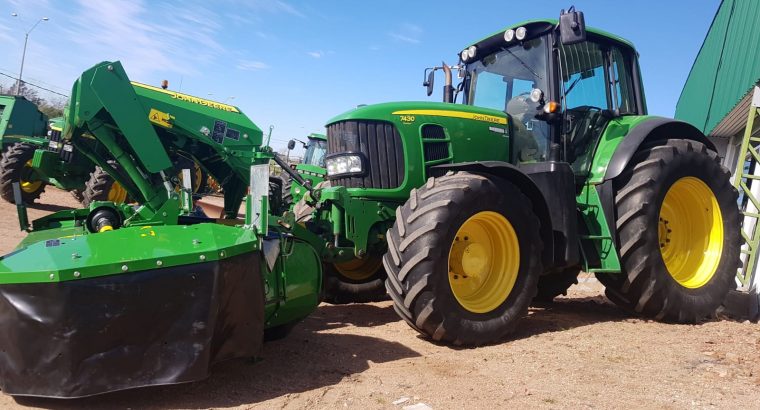 Tractor John Deere 74 30 Premium con segadora Frontal