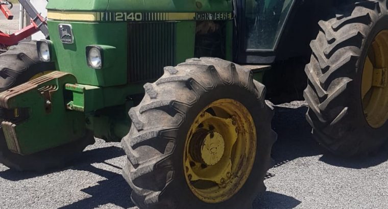 Tractor John Deere 2140