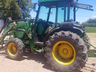 Tractor John Deere 5400 N con pala cargadora frontal