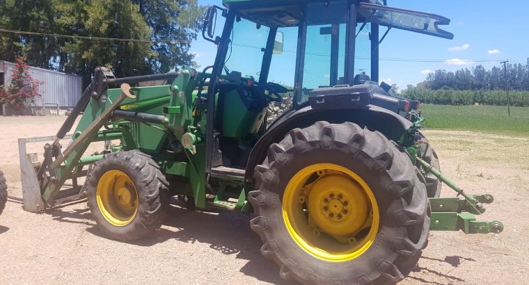 Tractor John Deere 5400 N con pala cargadora frontal