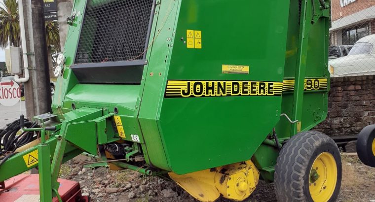 Enfardadora John Deere 590