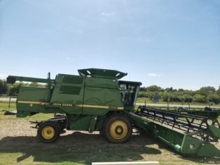 COSECHADORA JOHN DEERE 9600 CON PLATAFORMA JOHN DEERE 930.