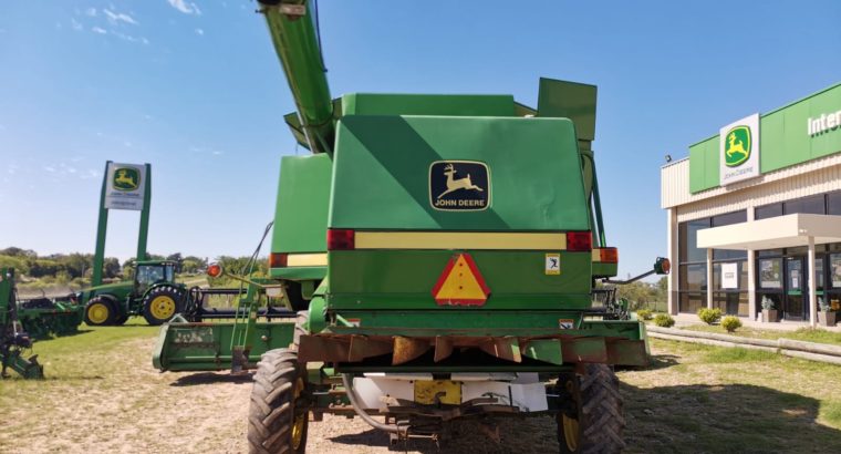 COSECHADORA JOHN DEERE 9600 CON PLATAFORMA JOHN DEERE 930.