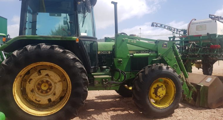 VENDIDO Tractor John Deere 2040 con pala Frontal John Deere 245 VENDIDO