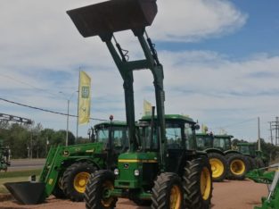 Tractor John Deere 2140 con pala Mary