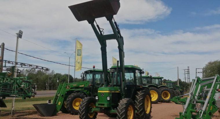 Tractor John Deere 2140 con pala Mary