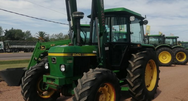 Tractor John Deere 2140 con pala Mary