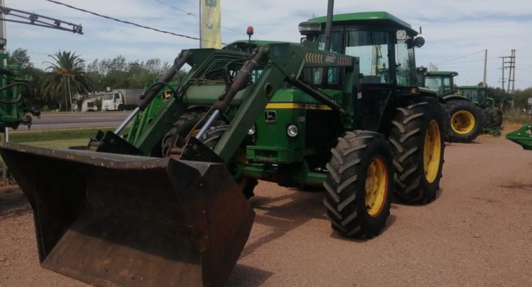 Tractor John Deere 2140 con pala Mary