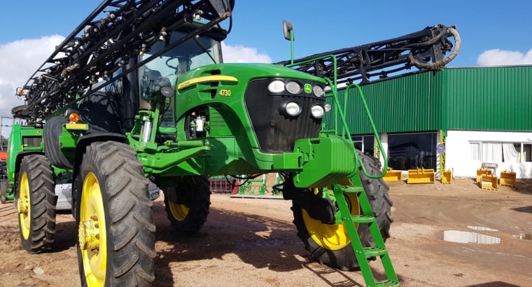 Pulverizadora automotriz John Deere 4730