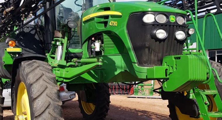 Pulverizadora automotriz John Deere 4730