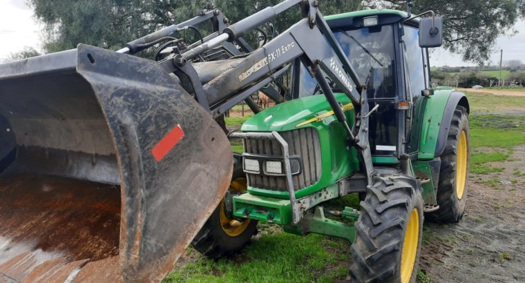 Tractor John Deere 6220 con cargador