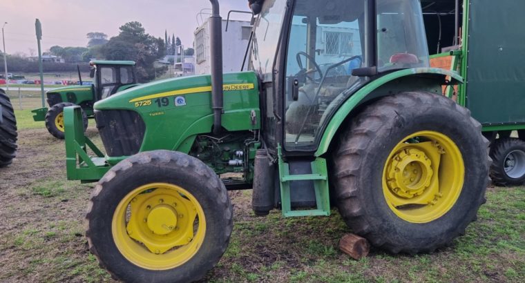 Tractor John Deere 5725