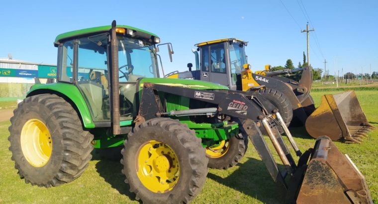 Tractor John Deere 6415 con cargador frontal