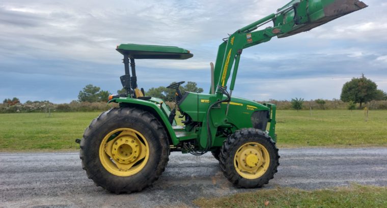 Tractor John Deere 5725 con pala JD 533