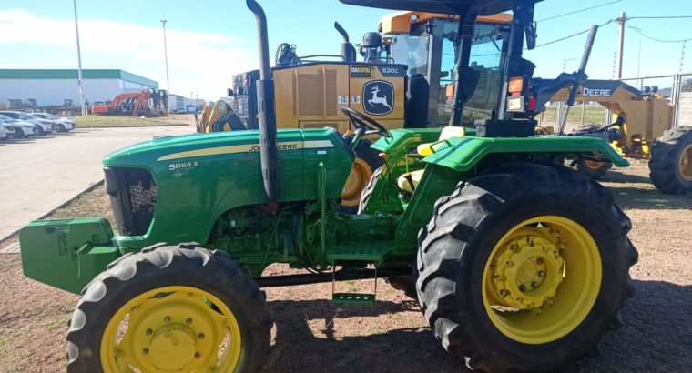 Tractor John Deere 5065e