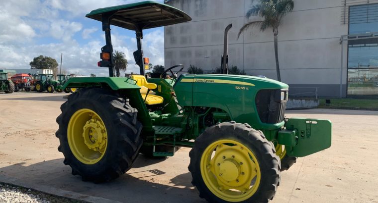 TRACTOR JOHN DEERE 5065E