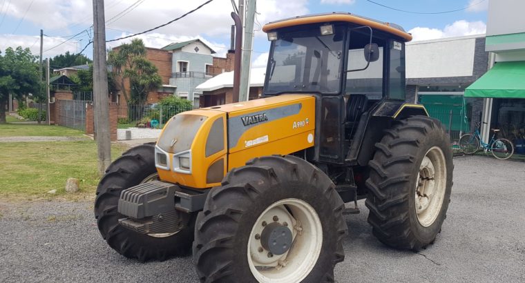 Tractor Valtra 990 A