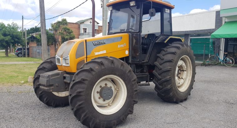 Tractor Valtra 990 A