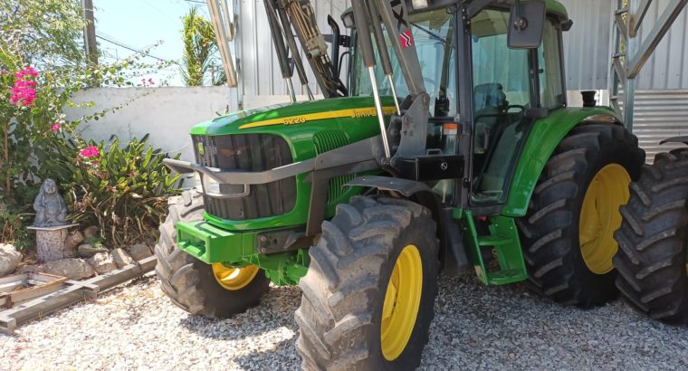 Tractor John Deere 6220