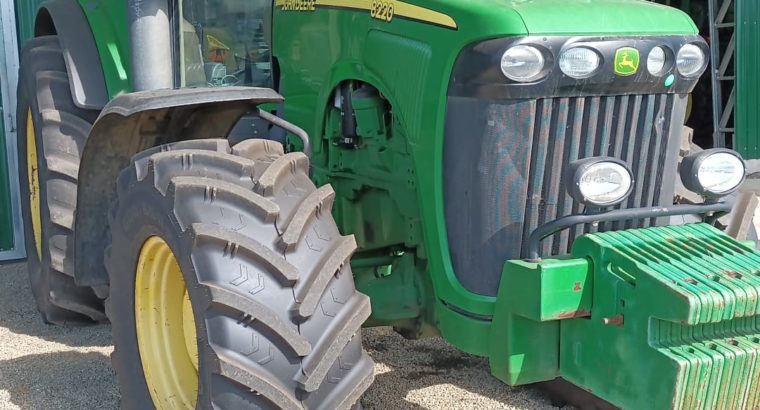 Tractor John Deere 8220