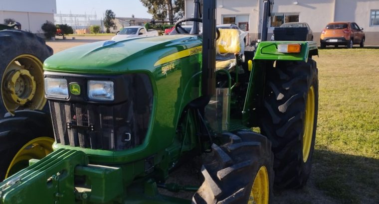 TRACTOR JOHN DEERE 5055E ROPS 4X4