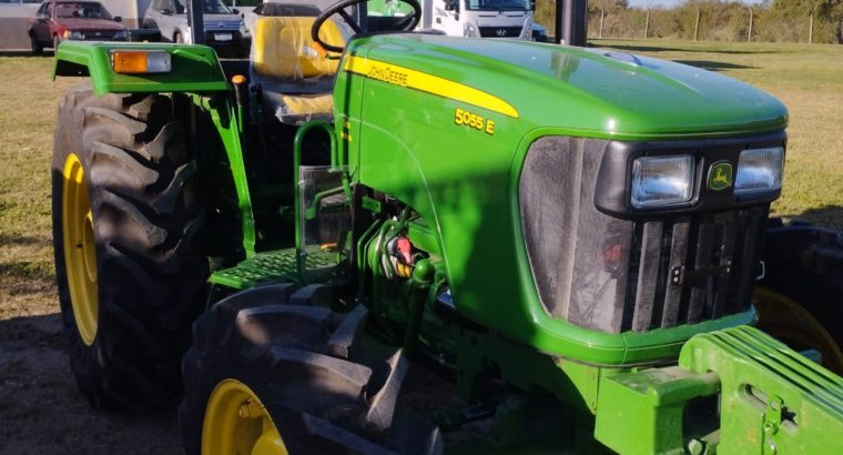 TRACTOR JOHN DEERE 5055E ROPS 4X4