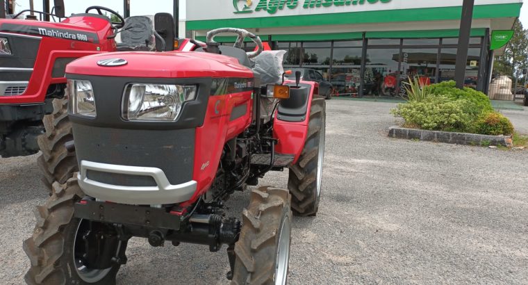 Tractor Mahindra 2025