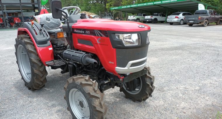 Tractor Mahindra 2025