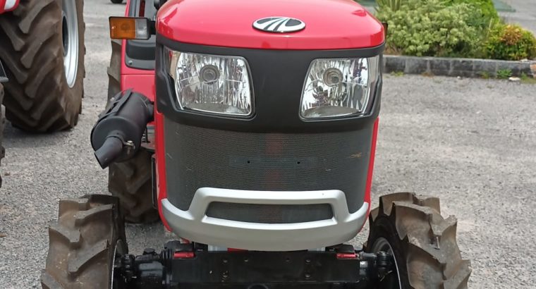 Tractor Mahindra 2025