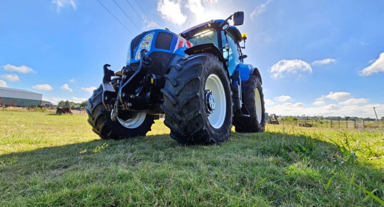 VENDIDO Tractor New Holland T 7 200 VENDIDO