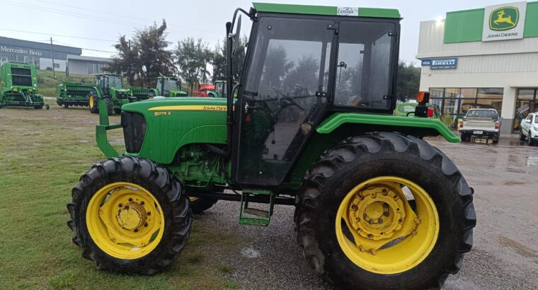 TRACTOR JOHN DEERE 5075E