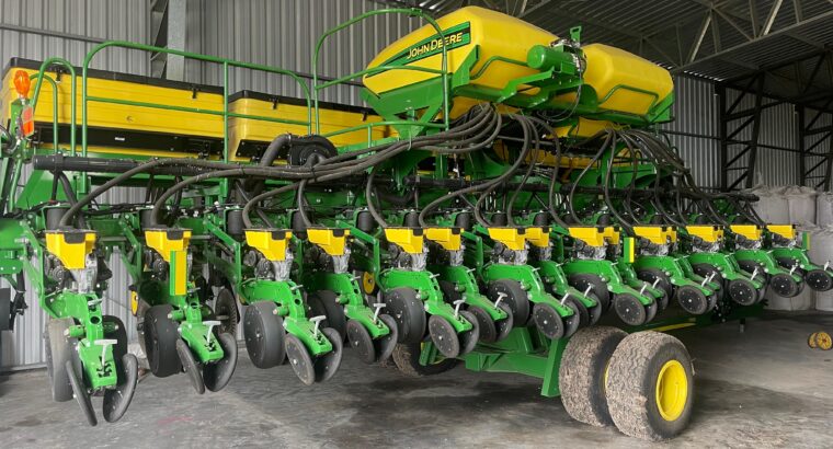 PLANTADORA JOHN DEERE 1745