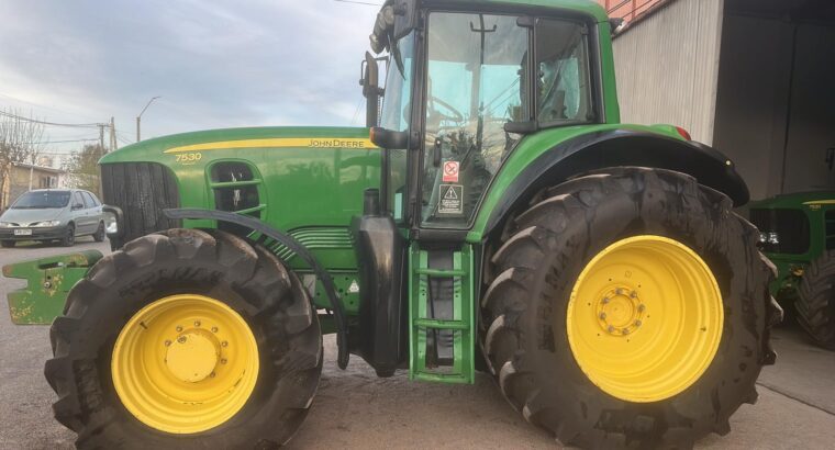 TRACTOR JOHN DEERE 7530