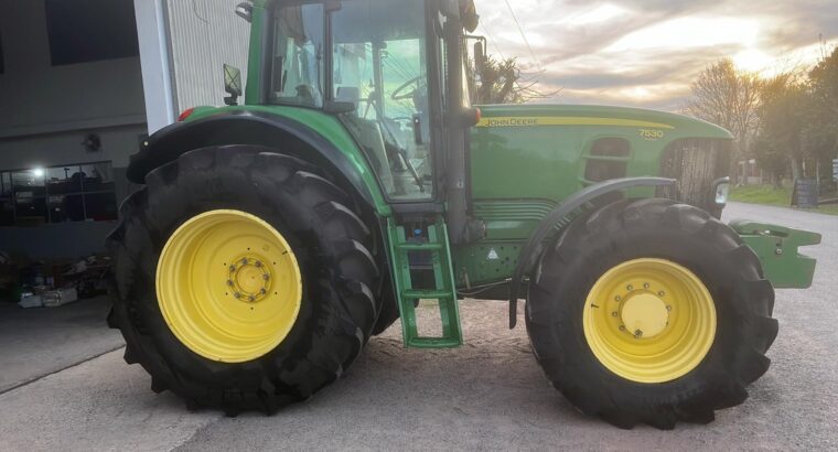 TRACTOR JOHN DEERE 7530