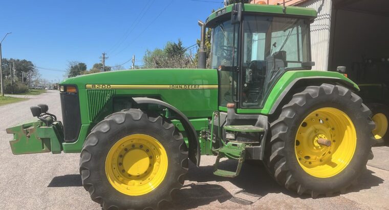 Tractor John Deere 8200