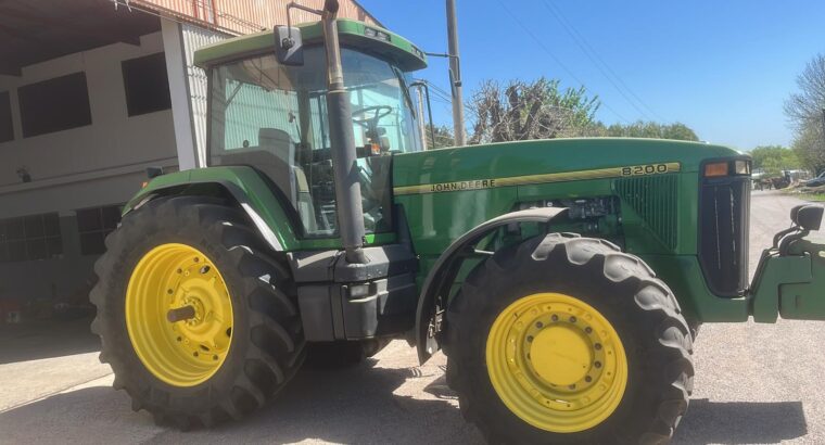 Tractor John Deere 8200