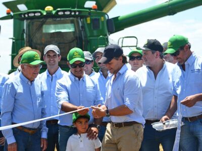 Inauguración de cosecha de cebada en Colonia