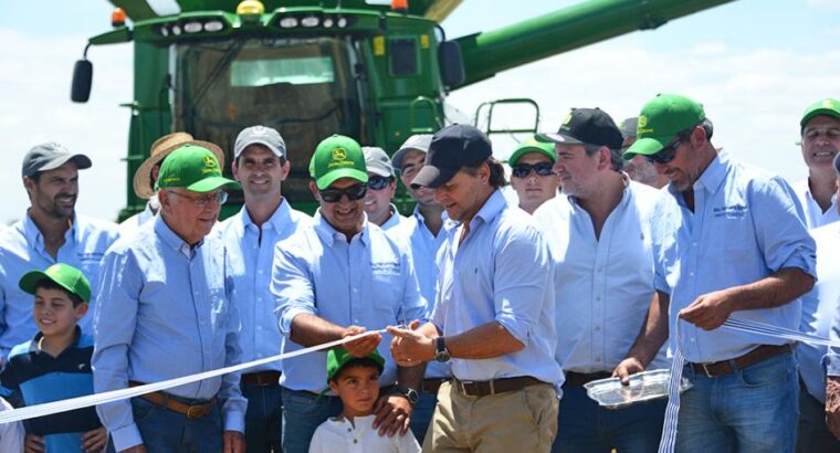 Inauguración de cosecha de cebada en Colonia